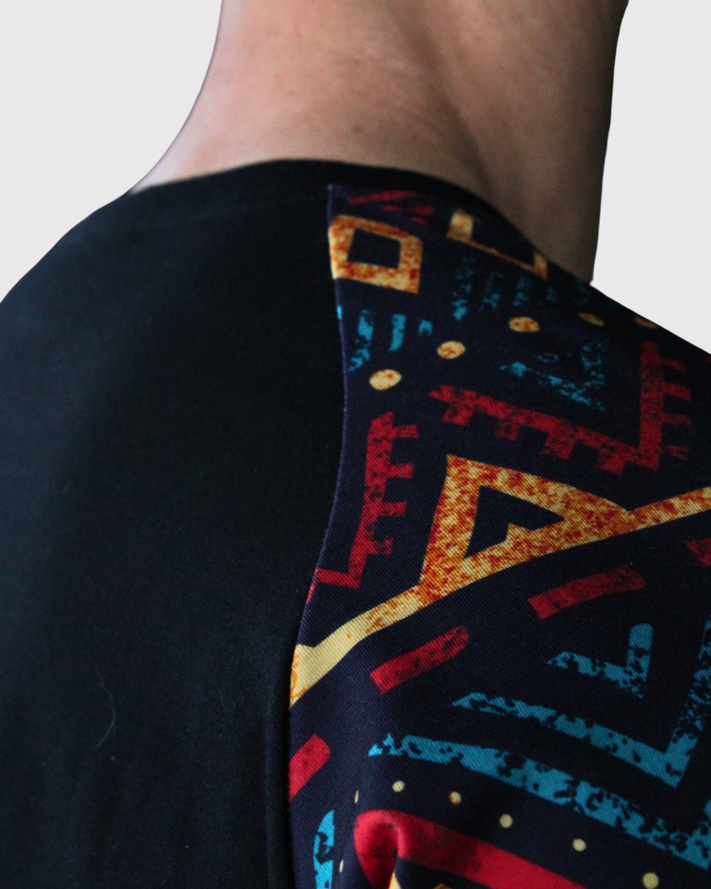 Polera Manga Larga Negra Etnico